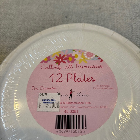 Meri Meri "Calling All Princesses" Cupcakes, Plates, Garland and Invitations - Picture 7 of 10